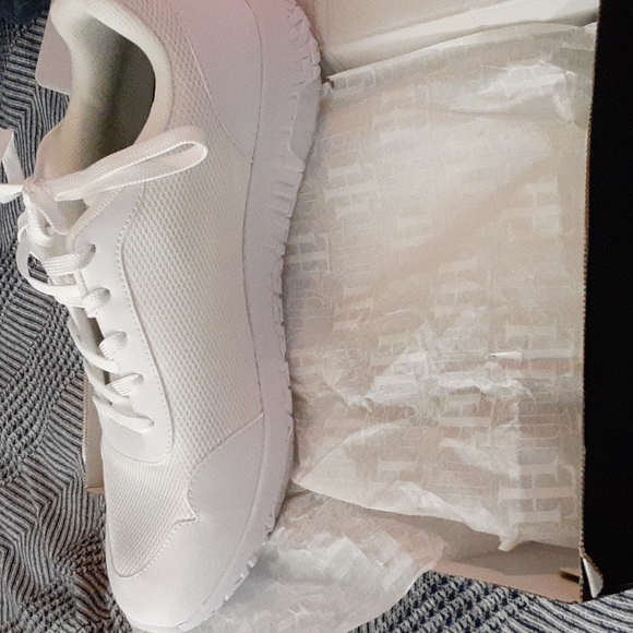 Tommy Hilfiger Mens Sneakers.Brand New In Box,Never Even Tried On. - Picture 3 of 6